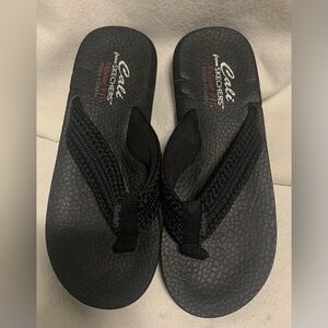 Cali From Skechers Relaxed Fit Yoga Foam Black Thong  Women's Sandal Sz 10